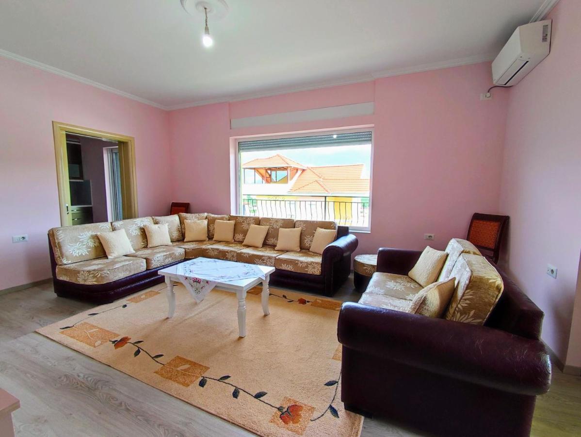 Cheerful 2 Bedroom Villa With Free Parking. Гірокастра Екстер'єр фото