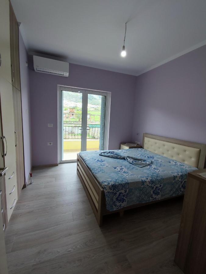 Cheerful 2 Bedroom Villa With Free Parking. Гірокастра Екстер'єр фото