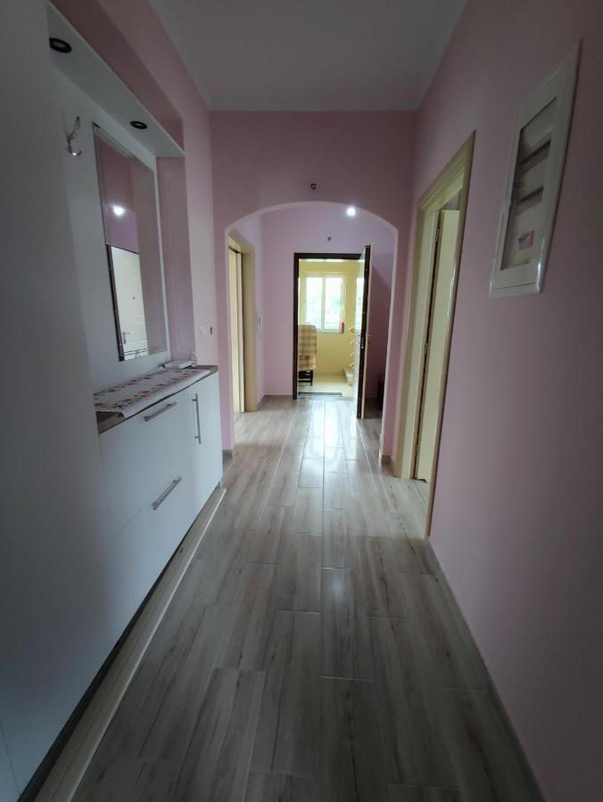 Cheerful 2 Bedroom Villa With Free Parking. Гірокастра Екстер'єр фото