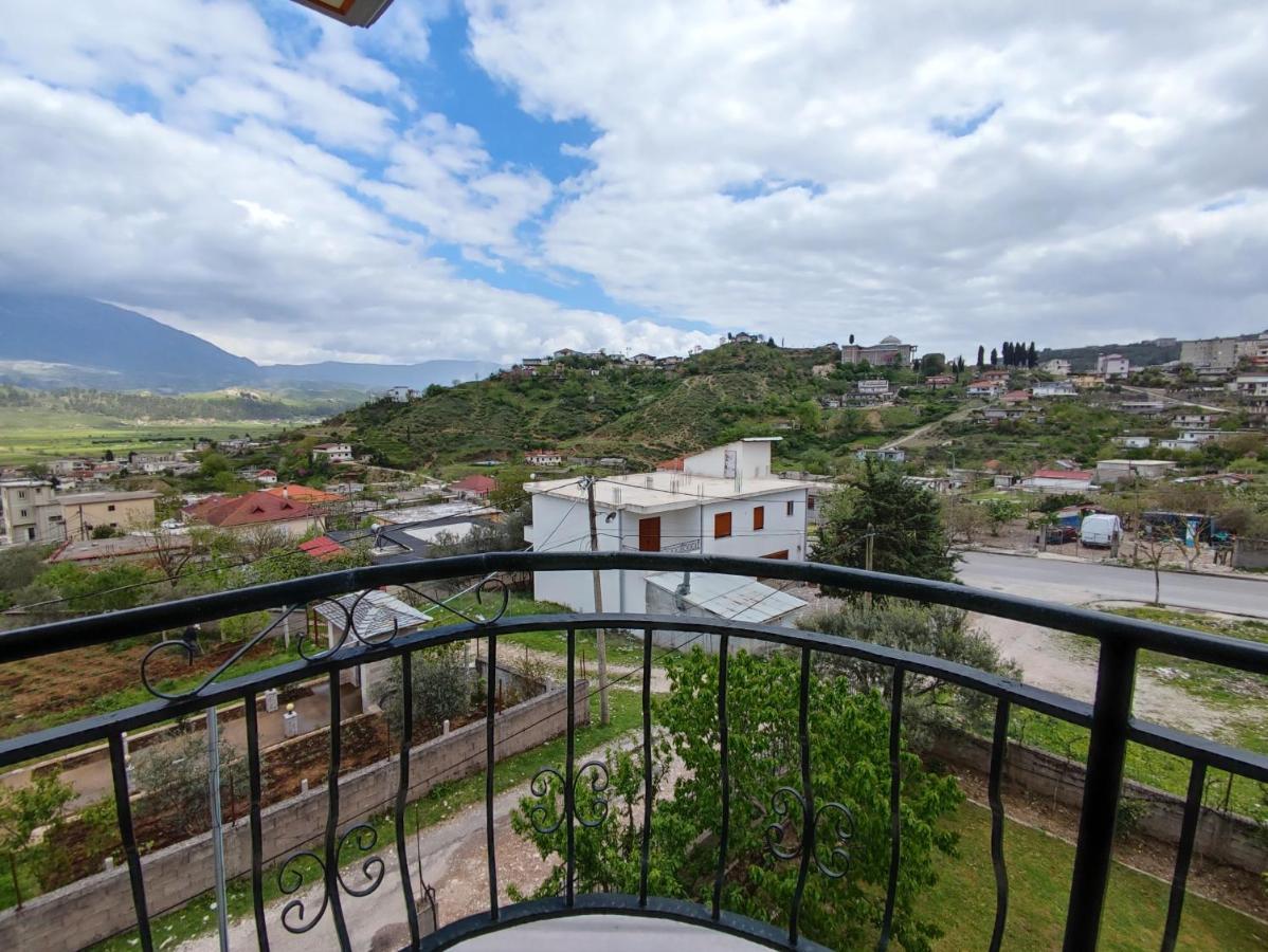 Cheerful 2 Bedroom Villa With Free Parking. Гірокастра Екстер'єр фото