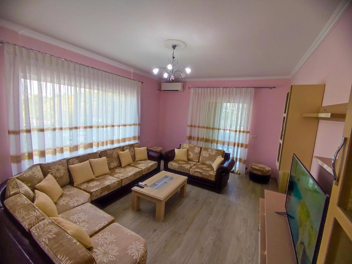 Cheerful 2 Bedroom Villa With Free Parking. Гірокастра Екстер'єр фото