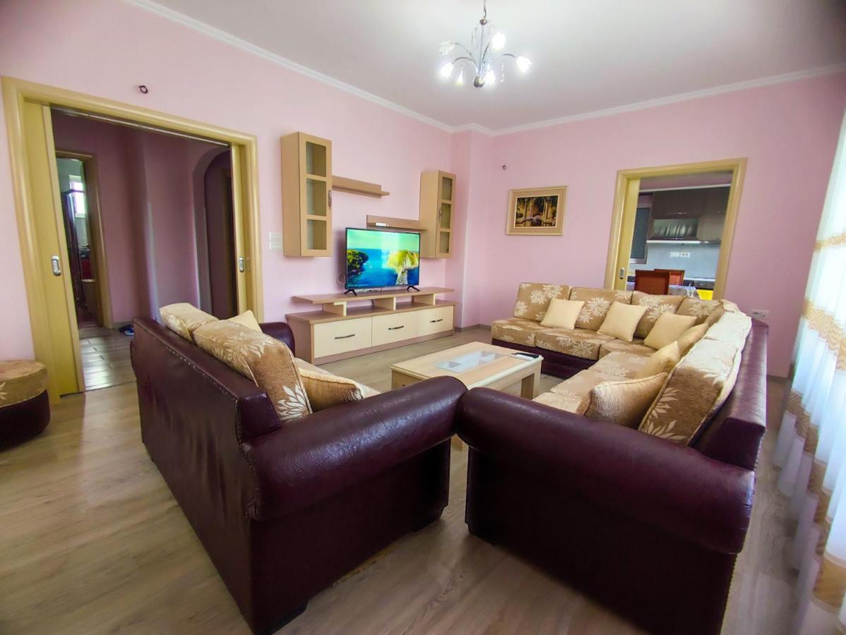 Cheerful 2 Bedroom Villa With Free Parking. Гірокастра Екстер'єр фото