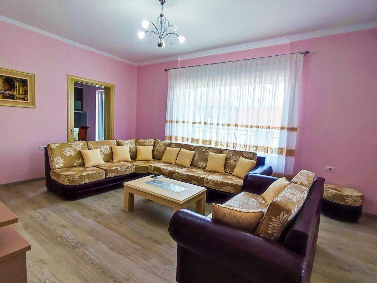 Cheerful 2 Bedroom Villa With Free Parking. Гірокастра Екстер'єр фото