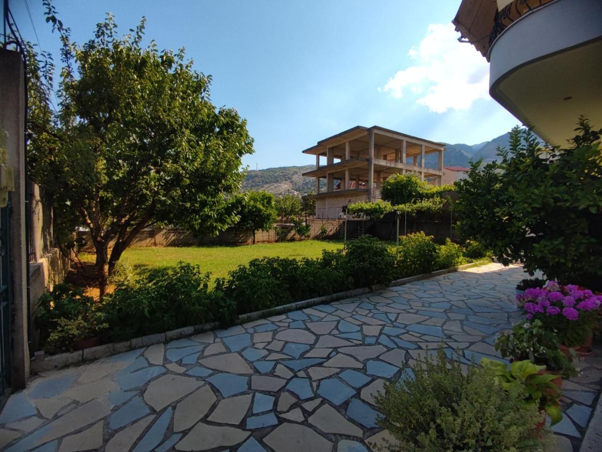 Cheerful 2 Bedroom Villa With Free Parking. Гірокастра Екстер'єр фото